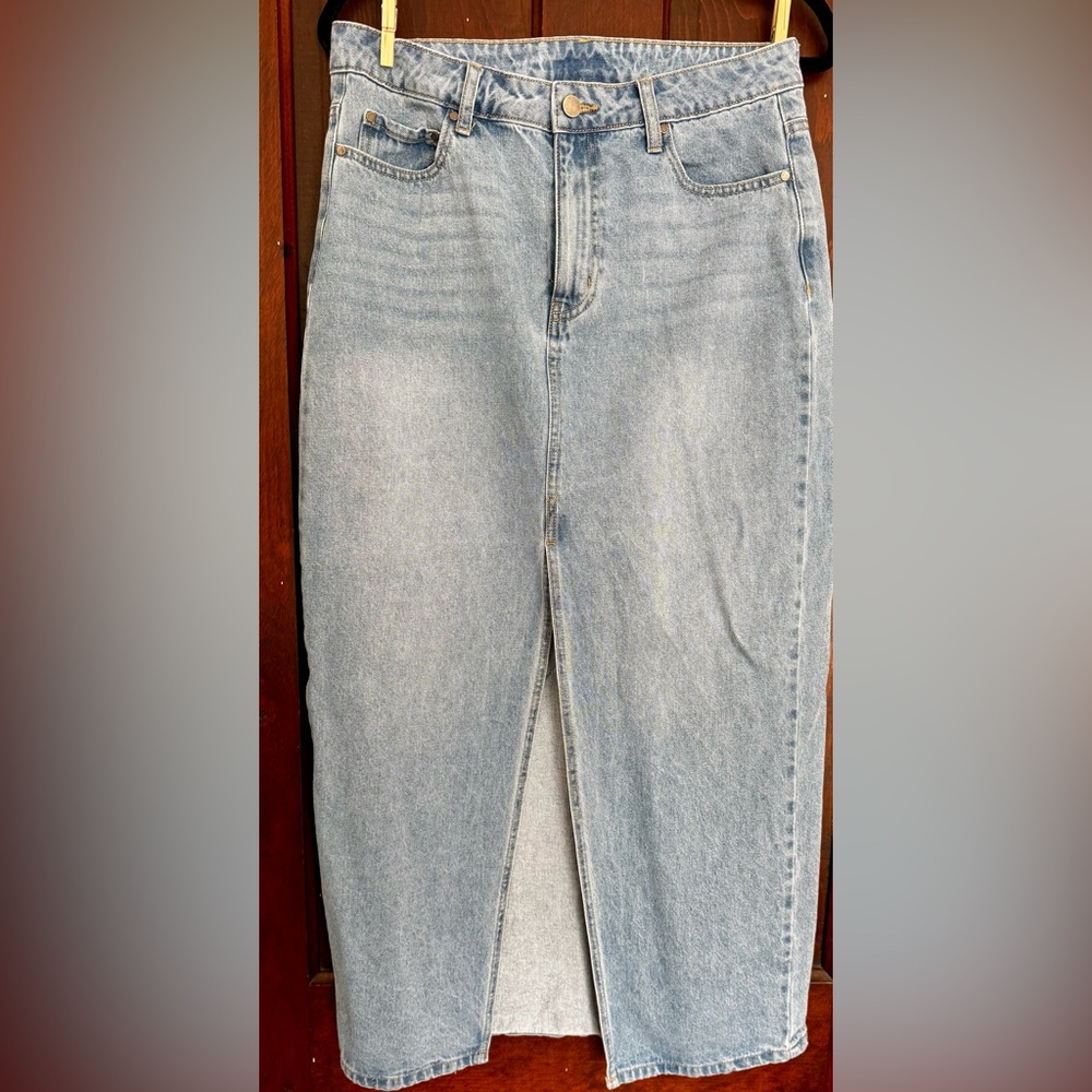 Scoop Long denim skirt.